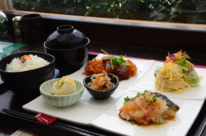 肉・魚をバランスよく楽しむランチ<爽健美食 ここな 上乃木店>松江