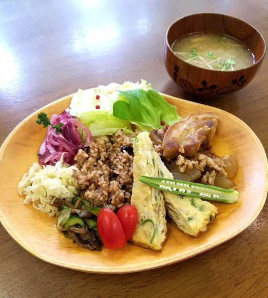 酵素玄米を使った自然派カフェ＜café Dörfer（カフェ デルファ）＞益田