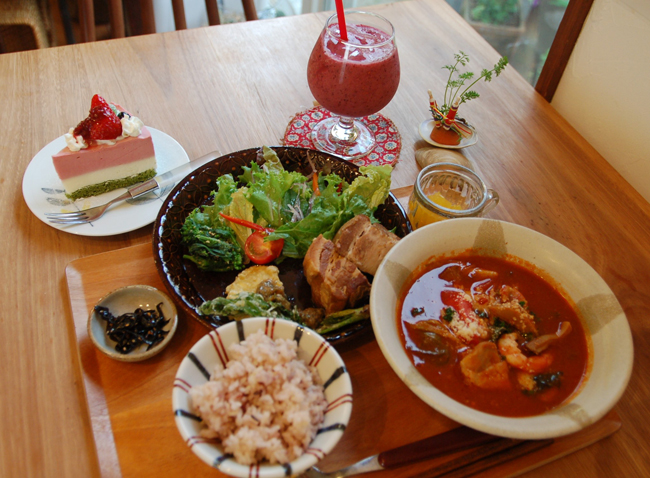 みんなの幸せを願うカフェ< toi toi toi(トイ トイ トイ)>江津