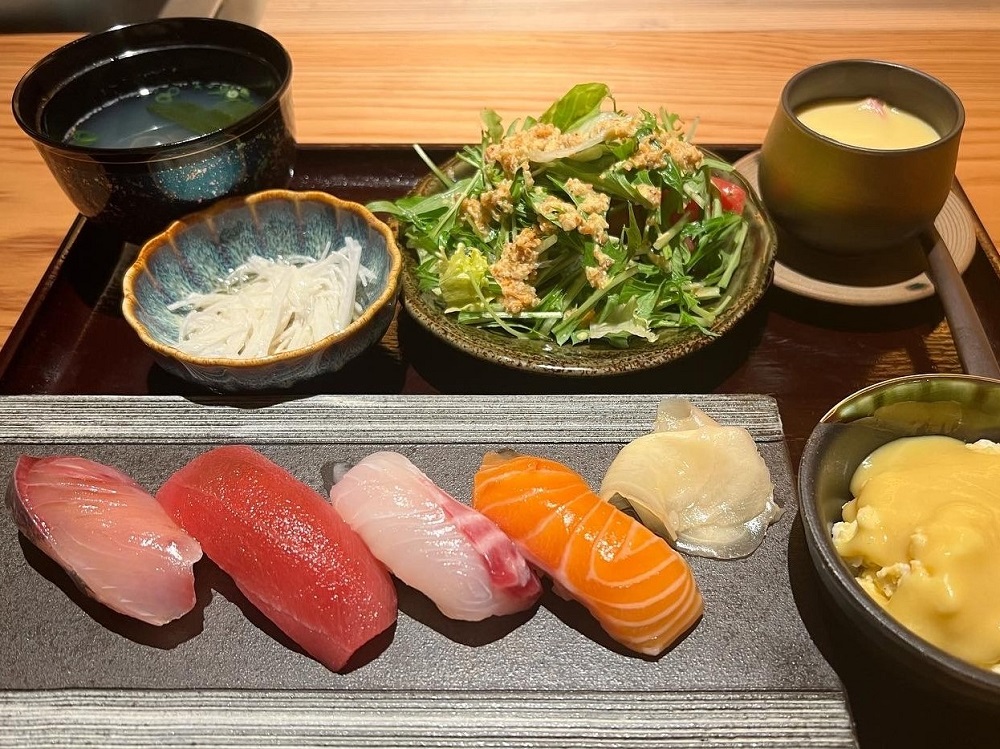 赤シャリで食欲そそる こだわりのすしに舌鼓<かわさきや>江津