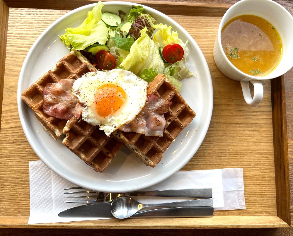 【津和野町】＜dining cafe いと＞地元産そば粉のワッフルとこだわりコーヒー