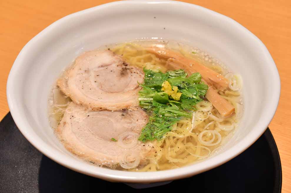【安来市】<アルテピアカフェ>透き通るスープ! フレンチ仕込みの牛骨ラーメン