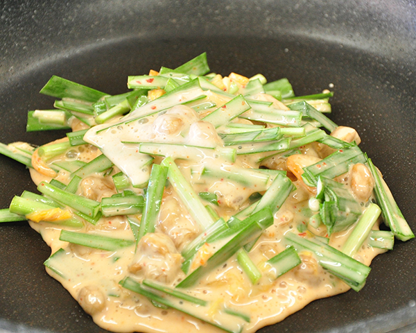 R4月28日号6面クッキング・キムチ納豆チヂミ.写真2 DSC_0806