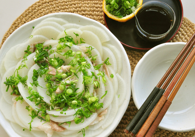 R1月22日号5面クッキング・大根と豚肉のさっぱりレンチン蒸しメイン写真トリDSC_0544