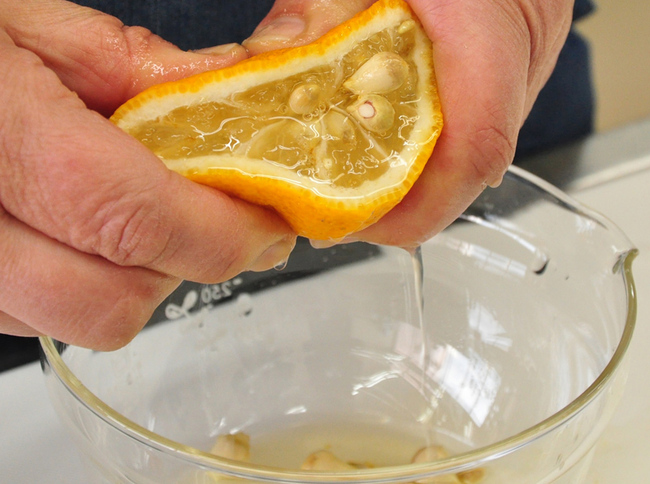 R1月22日号5面クッキング・大根と豚肉のさっぱりレンチン蒸し写真2 トリ   DSC_0514