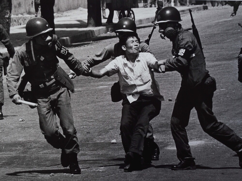 桑原史成写真展「韓国～日韓国交修復６０年～」