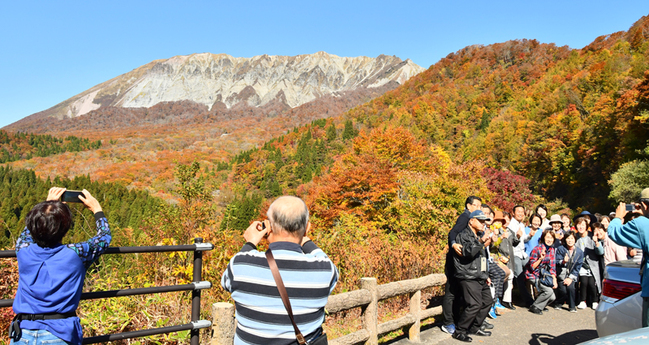 R鳥取県江府町大河原鍵掛、鍵掛峠展望台2023.11.2