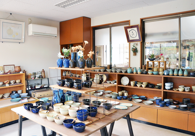 1106_雑貨・布志名焼雲善窯_店内