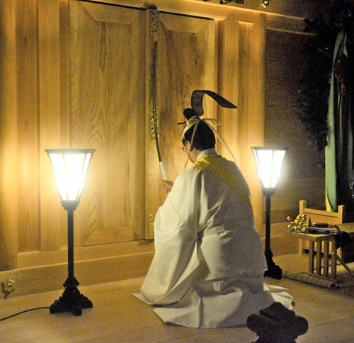 R梅の枝で扉をたたH_SS5321601G0100D