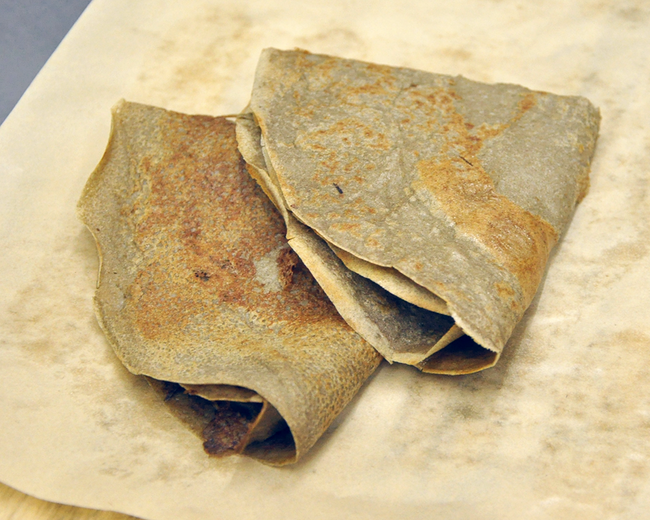 1121_そば粉クレープ_四つ折り