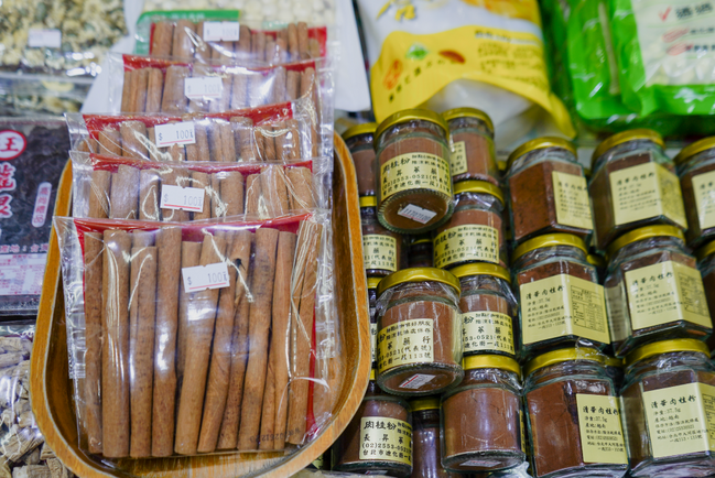 迪化街_問屋がずらり-05