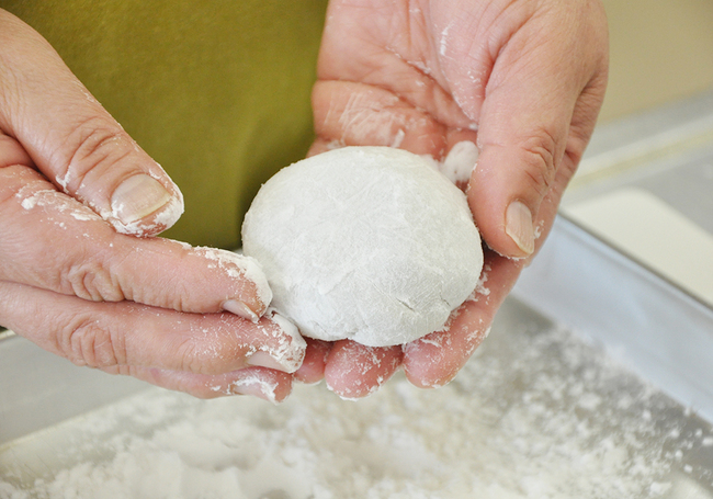 1211_HP里芋揚げまんじゅう_7片栗粉まぶす