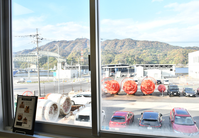 みんなの社員食堂・窓