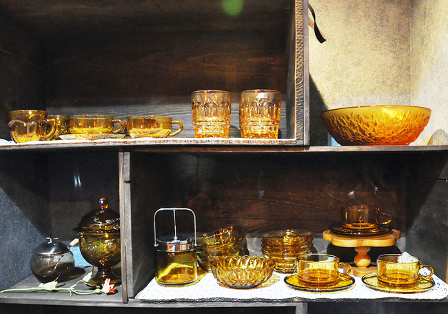 0106_雑貨・アンティークショップM&C_ガラス棚