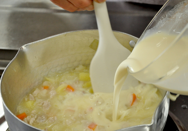 0109_チキンクリームホットパイ_豆乳入れる