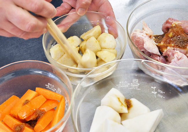 0203_HP鶏肉と冬野菜の唐揚げ_味付け