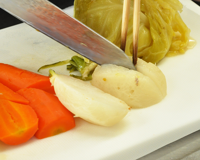 0304_ポトフ_野菜を切る