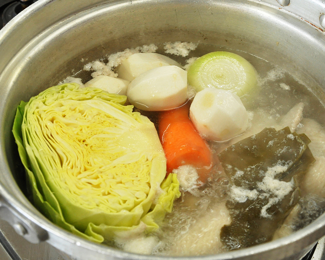 0304_ポトフ_野菜を入れる