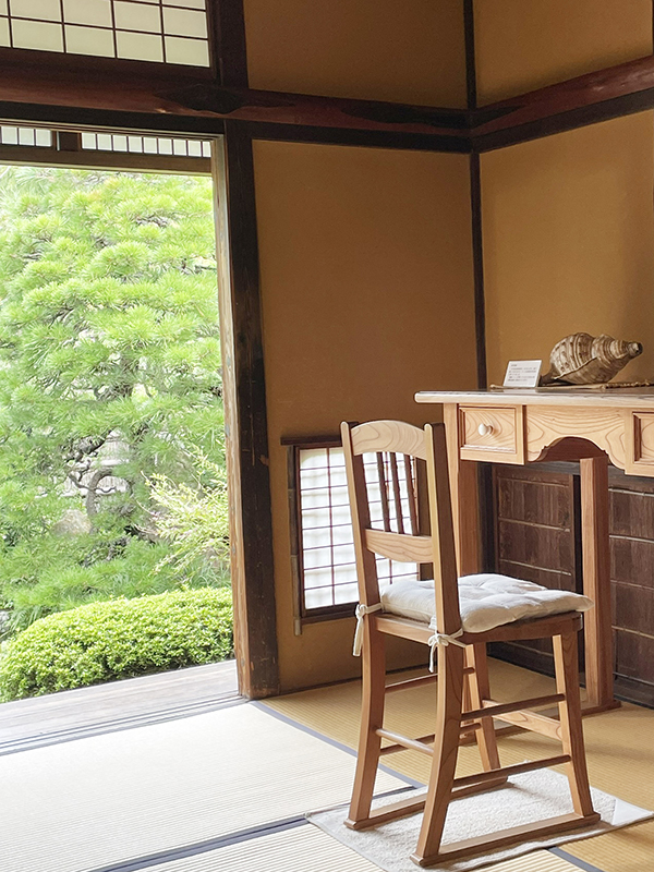 ばけバス_旧居 イス 