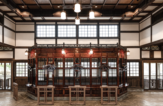 座談会-駅の内観