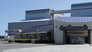 Rふれあいホール外観