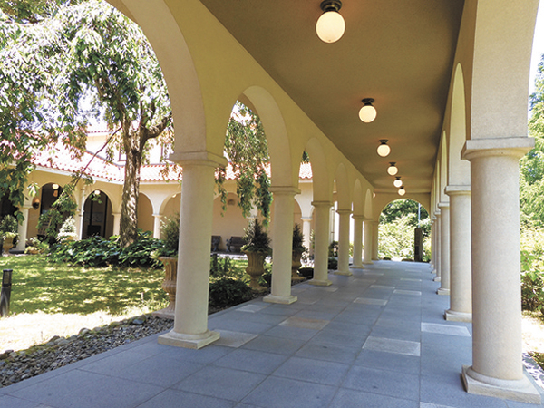 R石正美術館外観