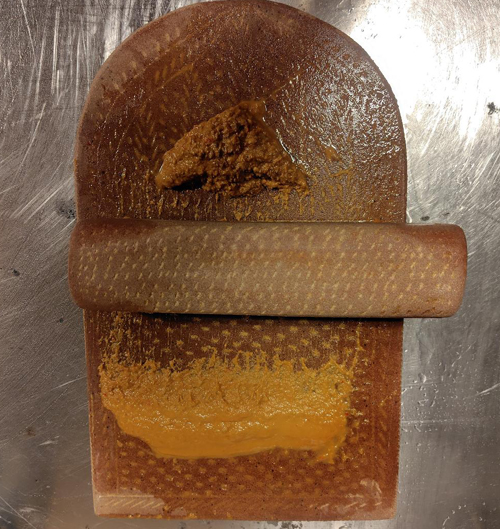 のぼにた食堂・石うす