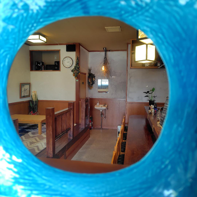 のぼにた食堂・花瓶越し