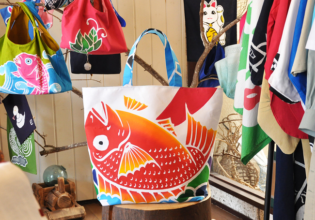米子市】＜松田染物店第二工房＆ショップ 瑞染堂＞伝統の筒描きの技法