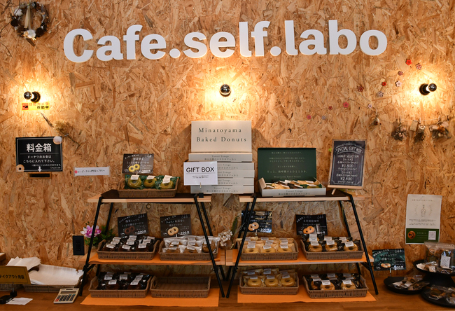 cafeselflabo・ドーナツ棚