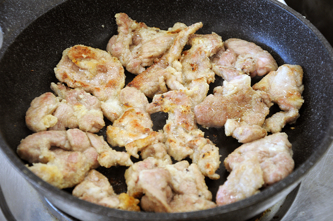 0909_肉を炒める