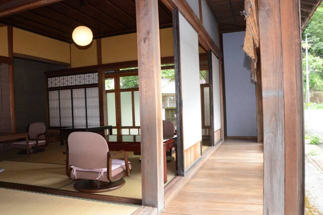 蒼月庵店内えんがわ