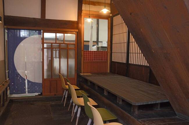 蒼月庵店内土間カウンター