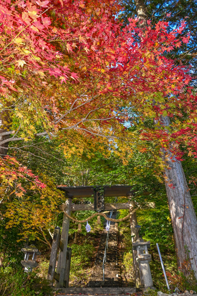 R龍岩神社(島根県邑南町八色石/糸賀淳也撮影)20221110